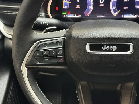 Used 2025 Jeep Grand Cherokee Limited image 20