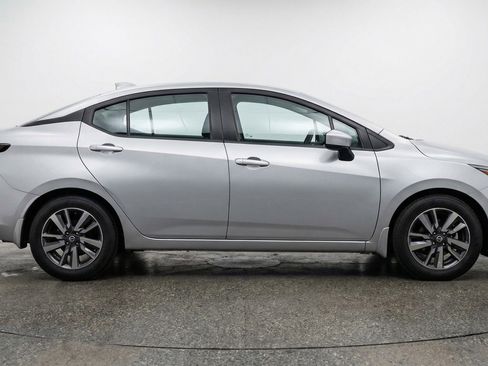 Used 2025 Nissan Versa SV FWD image 11
