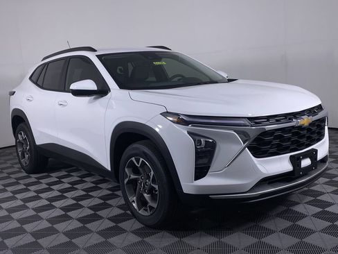 New 2025 Chevrolet Trax LT w/ Driver Confidence Package image 19