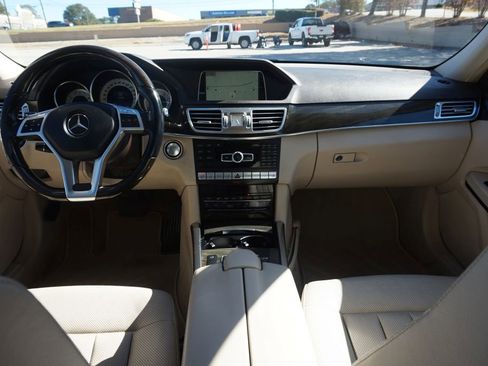 Used 2014 Mercedes-Benz E 550 4MATIC Sedan image 31
