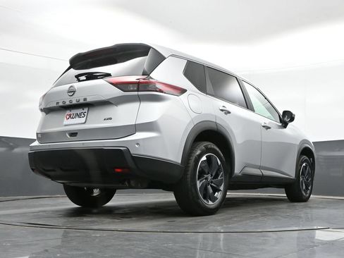 Used 2025 Nissan Rogue SV AWD/4WD image 40