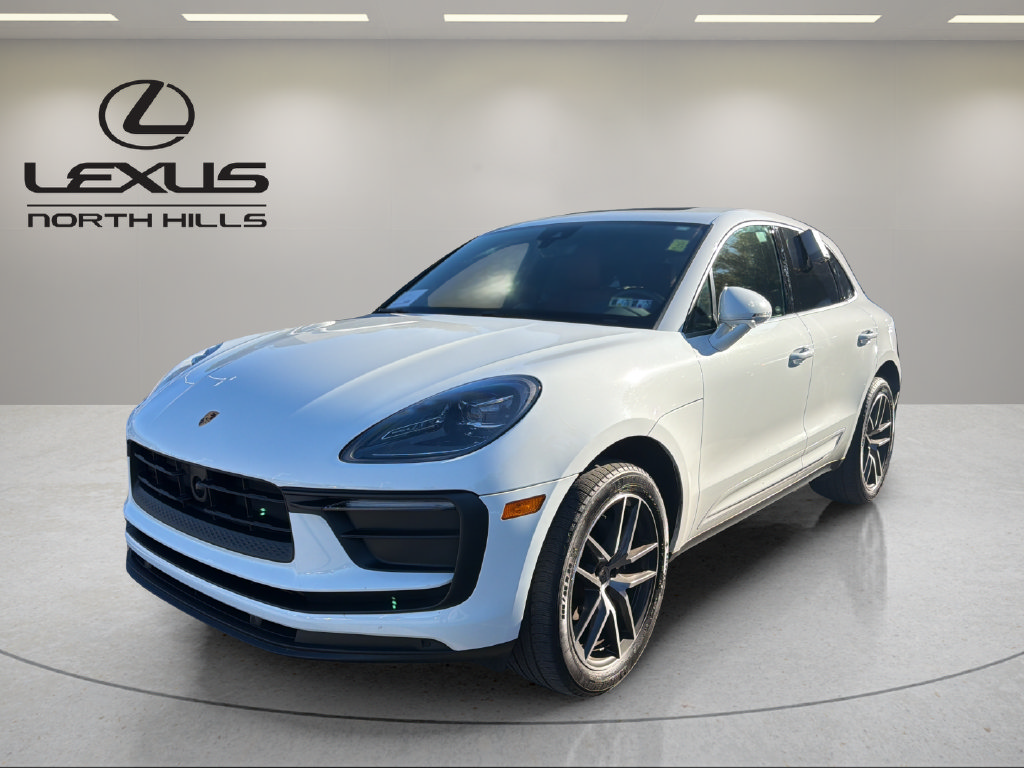 Used 2023 Porsche Macan AWD/4WD image 1