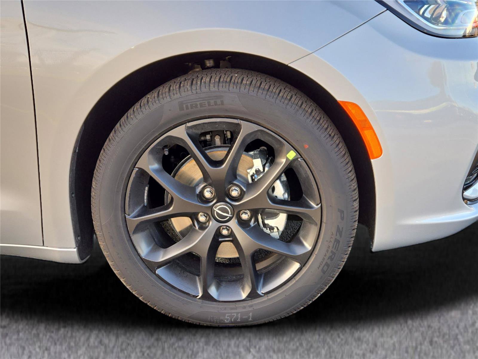 New 2026 Chrysler Pacifica Select w/ S Appearance Package FWD image 4