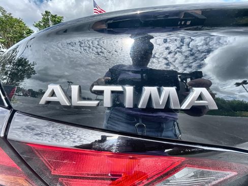Used 2024 Nissan Altima 2.5 S FWD image 28