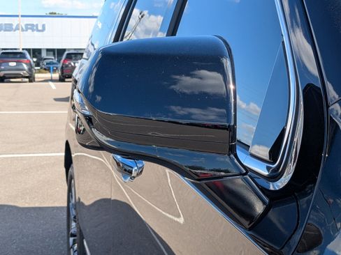 Used 2023 GMC Yukon XL Denali Ultimate image 10