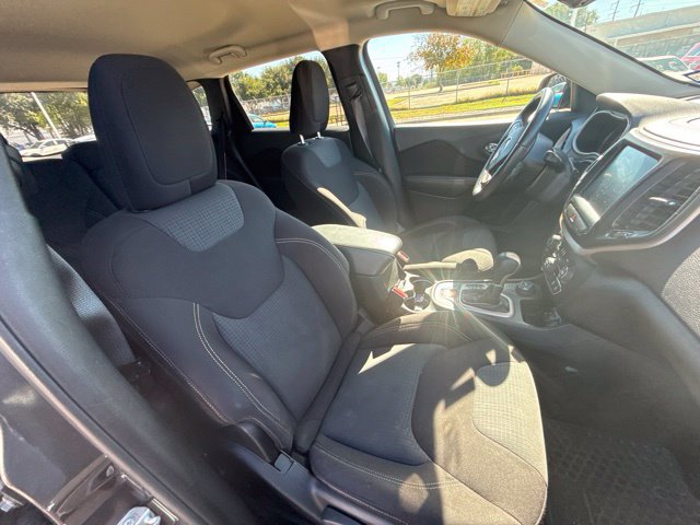 Used 2015 Jeep Cherokee Latitude AWD/4WD image 5
