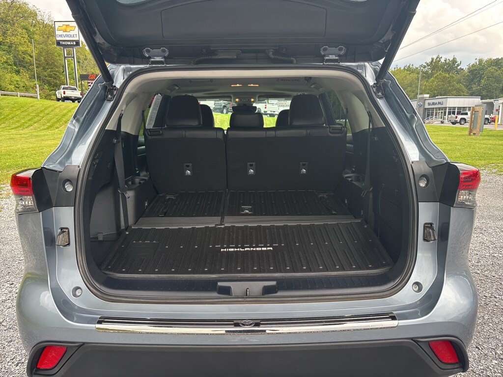Used 2022 Toyota Highlander XLE AWD/4WD image 36