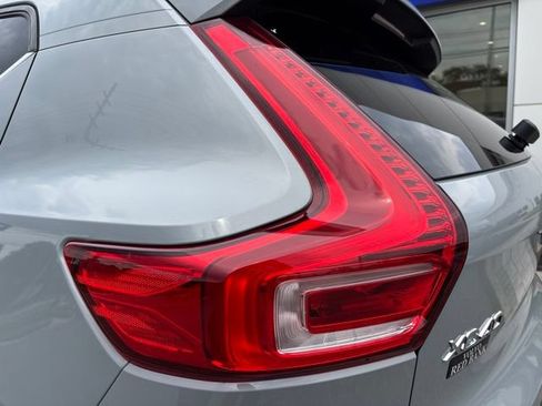 Used 2025 Volvo XC40 B5 Plus AWD/4WD image 11