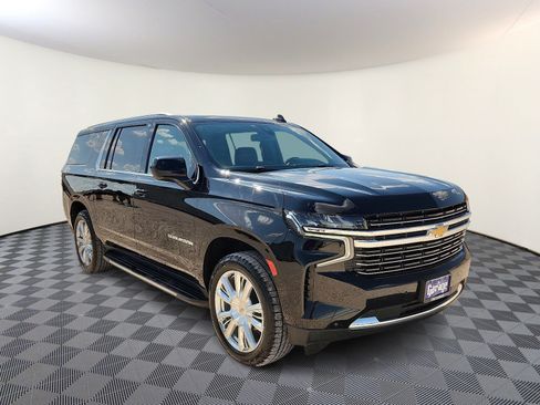 Used 2022 Chevrolet Suburban LT RWD image 6