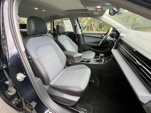 Used 2025 Volkswagen Jetta SE image 34