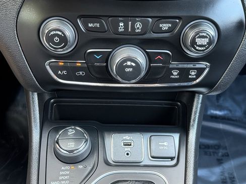 Used 2021 Jeep Cherokee Latitude Lux w/ Trailer Tow Group image 34