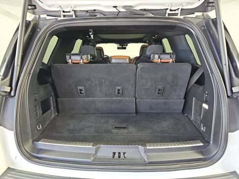 Used 2021 Lincoln Navigator Reserve w/ Luxury Package RWD image 12