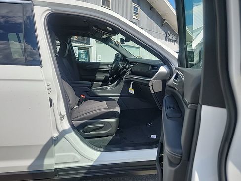 New 2025 Jeep Grand Cherokee 4WD image 10