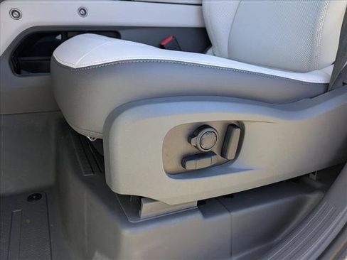 New 2026 Land Rover Defender 110 V8 image 4