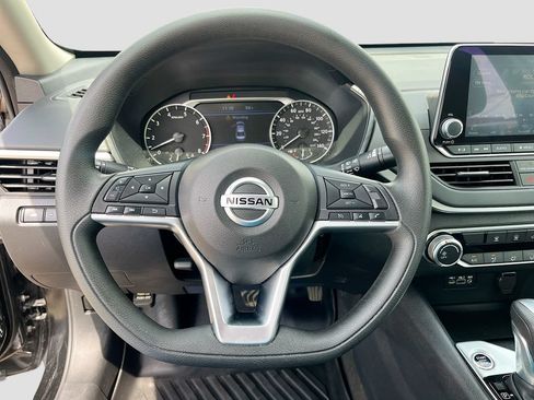 Used 2022 Nissan Altima 2.5 SV FWD image 11