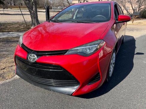 Used 2018 Toyota Corolla LE image 4