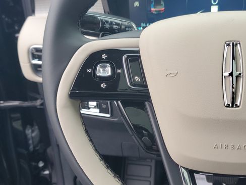 New 2026 Lincoln Corsair Premiere image 17