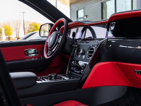 New 2026 Rolls-Royce Cullinan Black Badge image 60