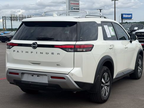Used 2024 Nissan Pathfinder SL FWD image 5