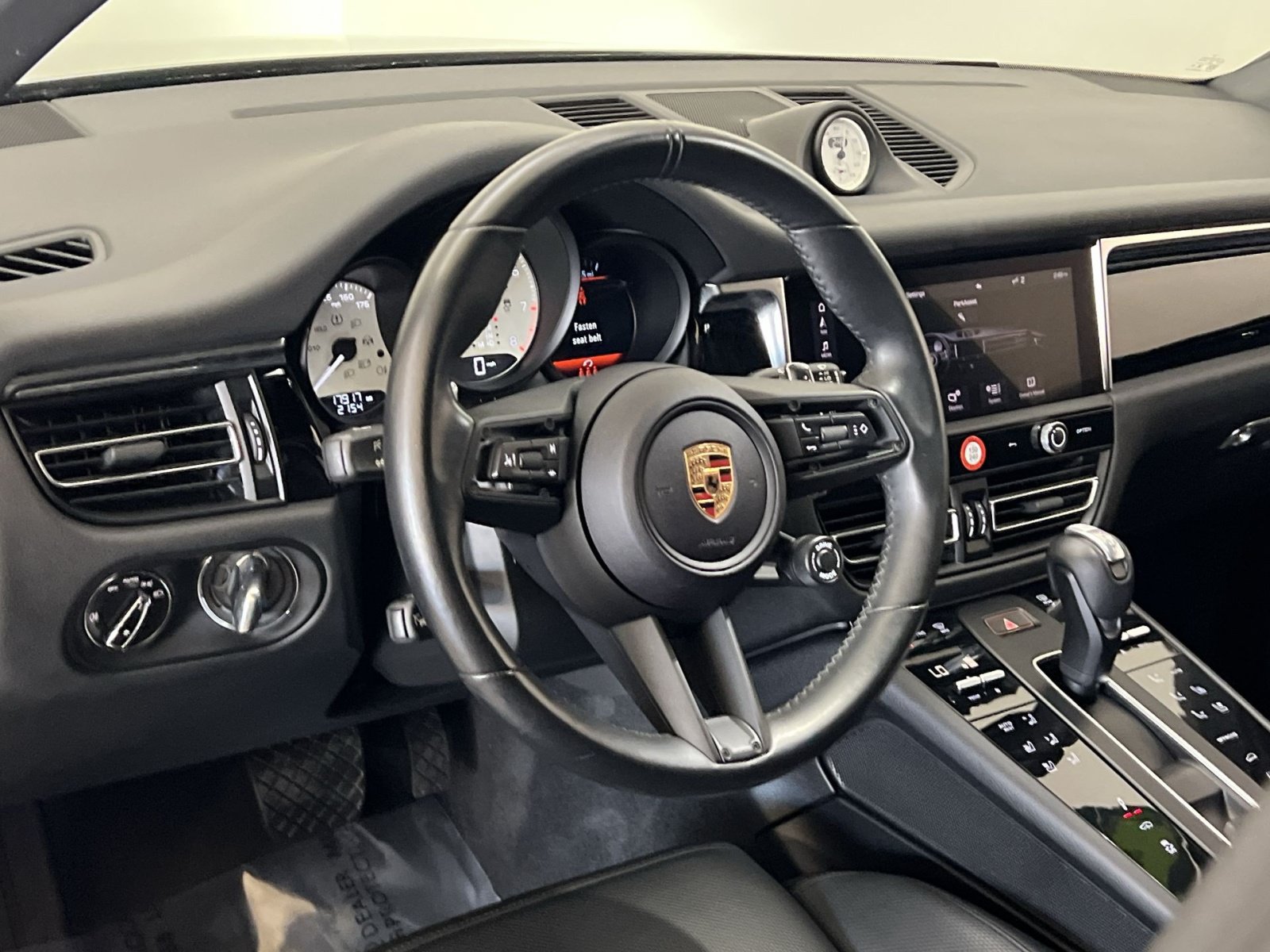Used 2024 Porsche Macan AWD/4WD image 15