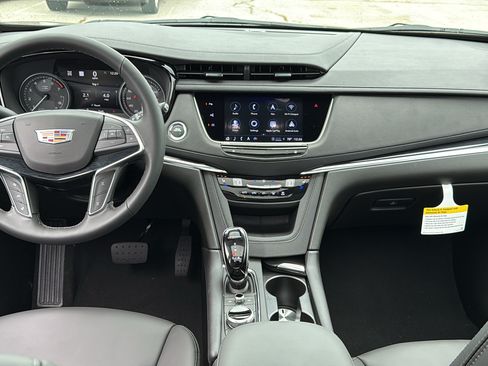 New 2026 Cadillac XT5 Premium Luxury w/ Driver Assist Package AWD/4WD image 9