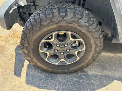 Used 2023 Jeep Wrangler Unlimited Rubicon 4xe AWD/4WD image 17