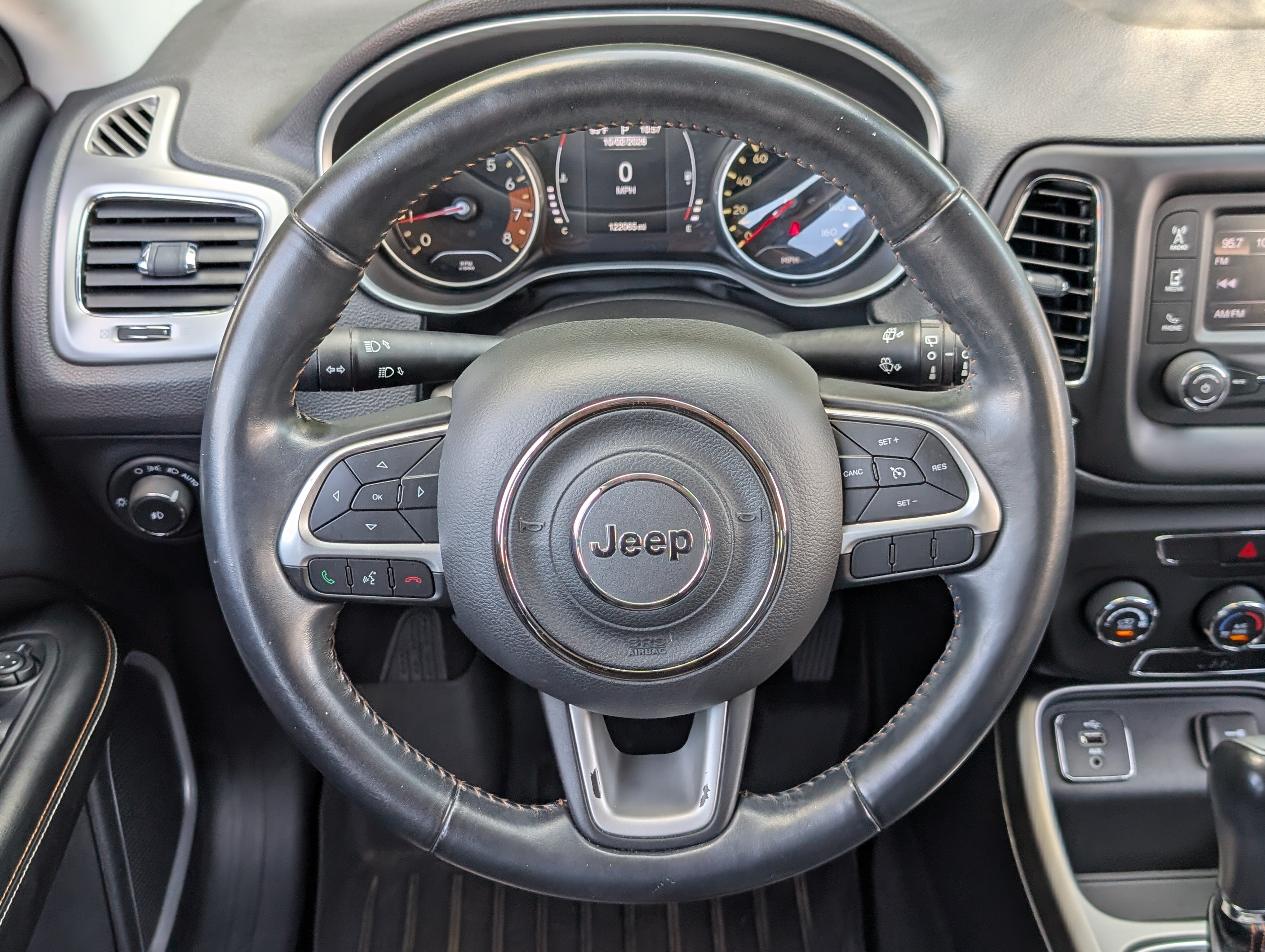Used 2018 Jeep Compass Latitude FWD image 23