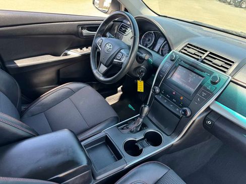 Used 2017 Toyota Camry SE FWD image 13