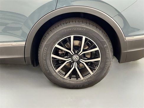 Used 2021 Volkswagen Tiguan SE image 35