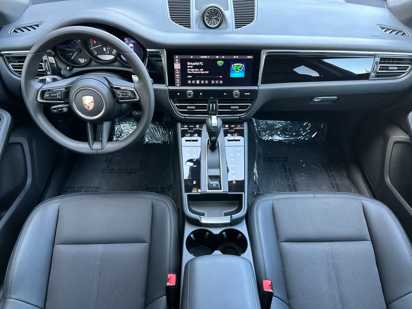 Certified 2025 Porsche Macan AWD/4WD image 6