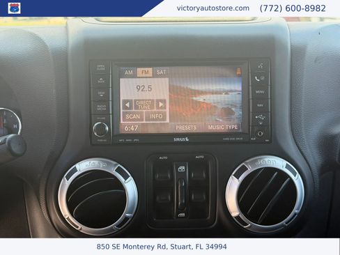 Used 2013 Jeep Wrangler Unlimited Rubicon w/ Connectivity Group AWD/4WD image 19