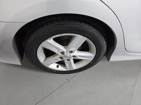 Used 2012 Toyota Camry SE FWD image 11