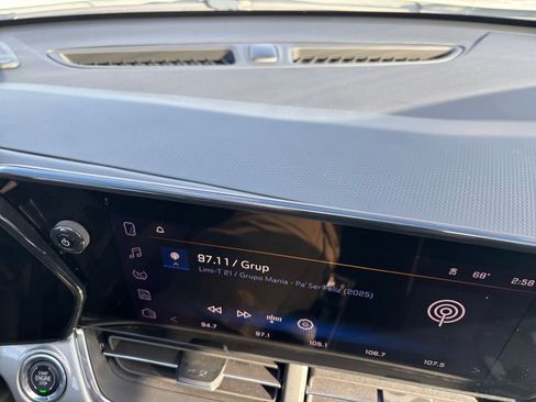 Used 2025 Chevrolet Trax LT w/ LT Convenience Package image 18