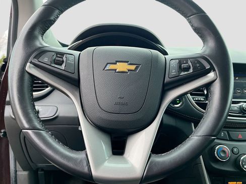 Used 2022 Chevrolet Trax LT w/ Driver Confidence Package image 11