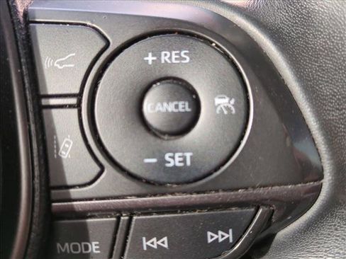 Used 2021 Toyota Camry SE image 12