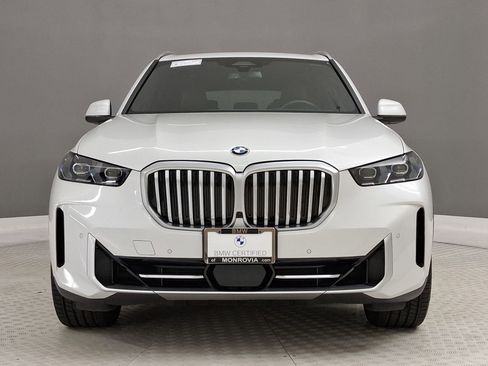 Certified 2024 BMW X5 xDrive40i w/ Premium Package AWD/4WD image 4