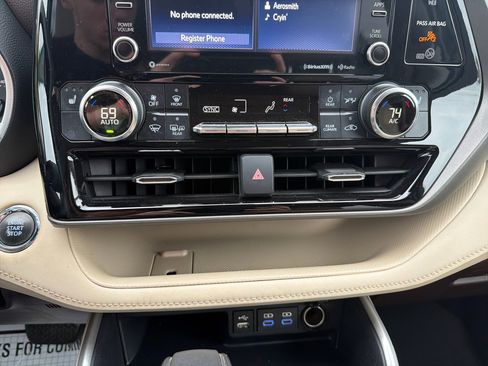 Used 2022 Toyota Highlander XLE image 30