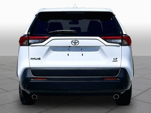 Used 2023 Toyota RAV4 LE AWD/4WD image 8