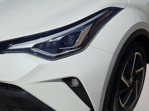 Used 2021 Toyota C-HR Limited FWD image 10