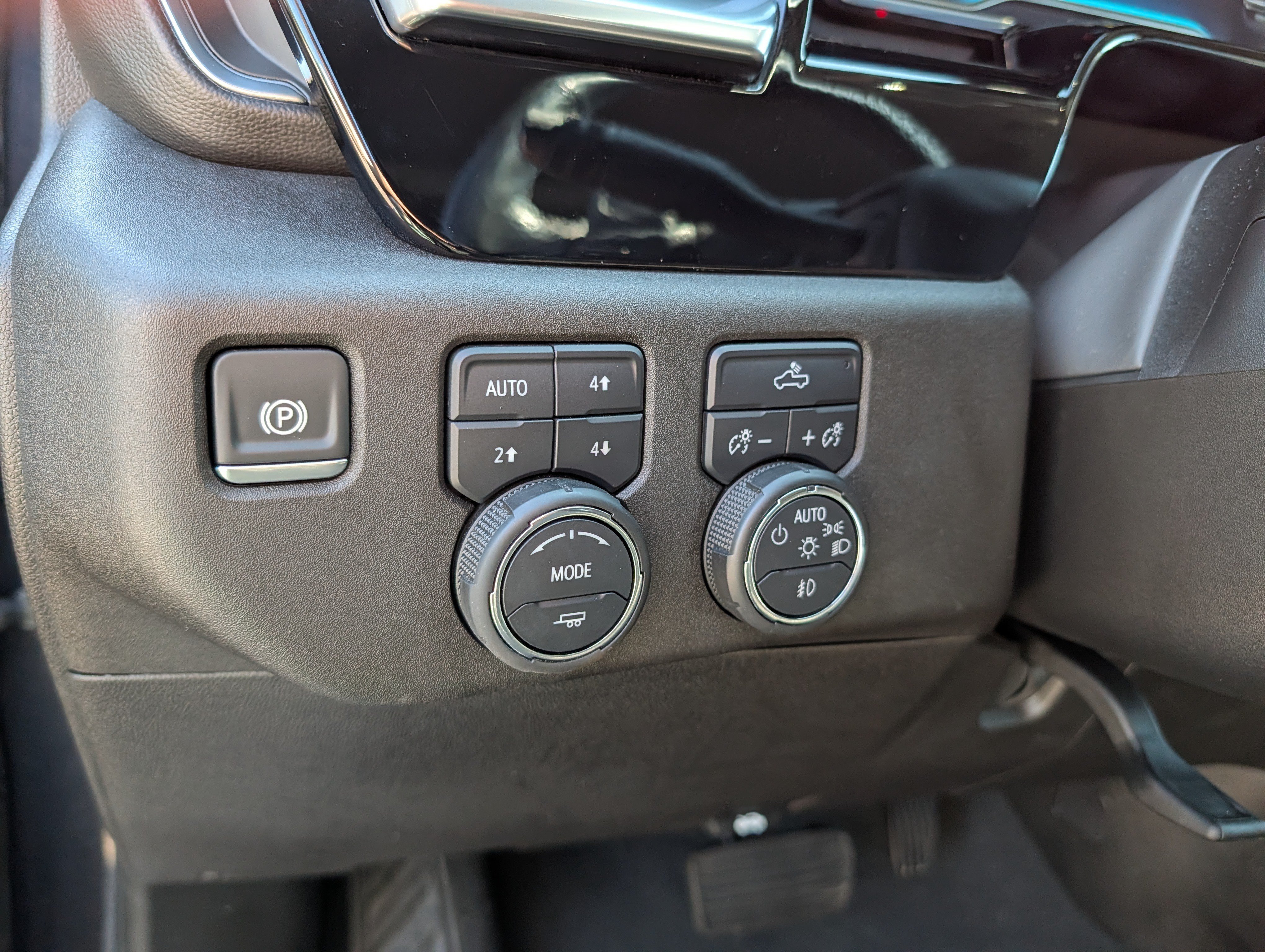 Used 2024 Chevrolet Silverado 1500 RST AWD/4WD image 23