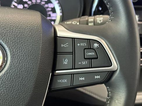 Used 2023 Toyota Highlander LE FWD image 28