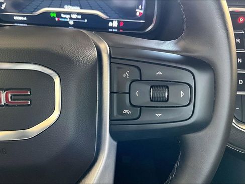 Used 2024 GMC Yukon SLT image 9