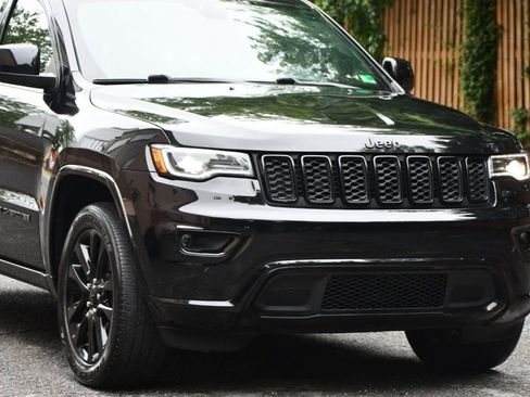 Used 2020 Jeep Grand Cherokee Altitude image 5