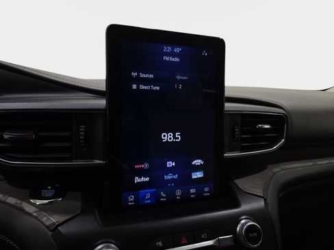 Used 2020 Ford Explorer Platinum w/ Premium Technology Package image 24