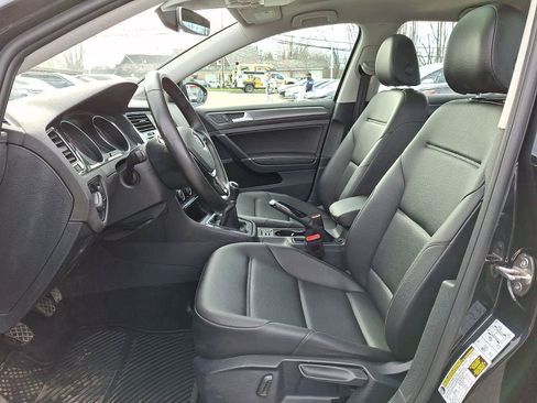 Used 2019 Volkswagen Golf SE w/ Driver Assistance Package image 14