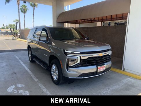 Certified 2025 Chevrolet Tahoe LS RWD image 3