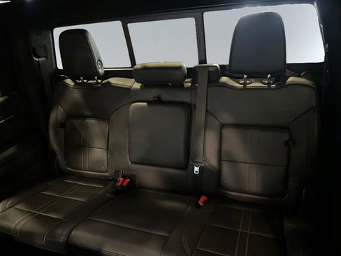 Used 2024 Chevrolet Silverado 1500 High Country AWD/4WD image 18