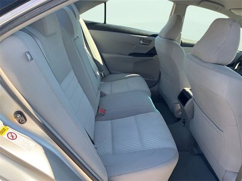 Used 2017 Toyota Camry LE image 9