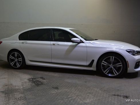 Used 2017 BMW 750i xDrive AWD/4WD image 29