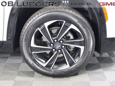 Certified 2025 Buick Enclave Sport Touring image 3